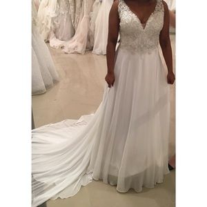 Maggie Sottero Melody Wedding Gown, Ivory with Blush Undertone